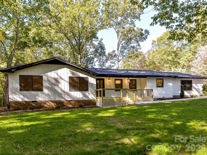 Property Photo: 1614 Medlin Road NC 28112