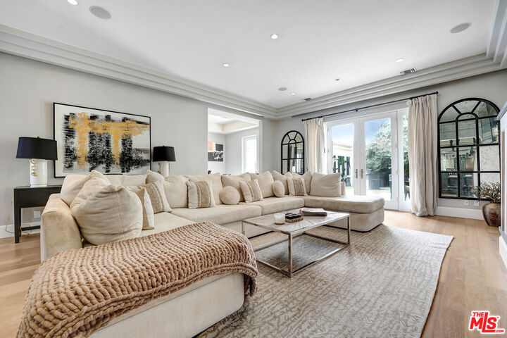 Property Photo:  841 N Crescent Heights Blvd  CA 90046 