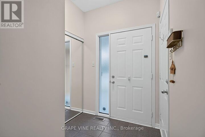 Property Photo:  22 Hodgson Court  ON K2K 2T4 