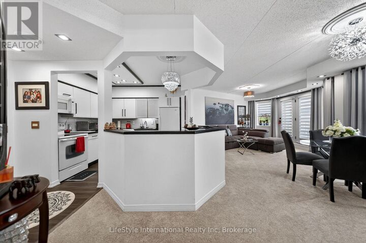Property Photo:  208 Silvercreek Parkway North 213  ON N1H 8H2 