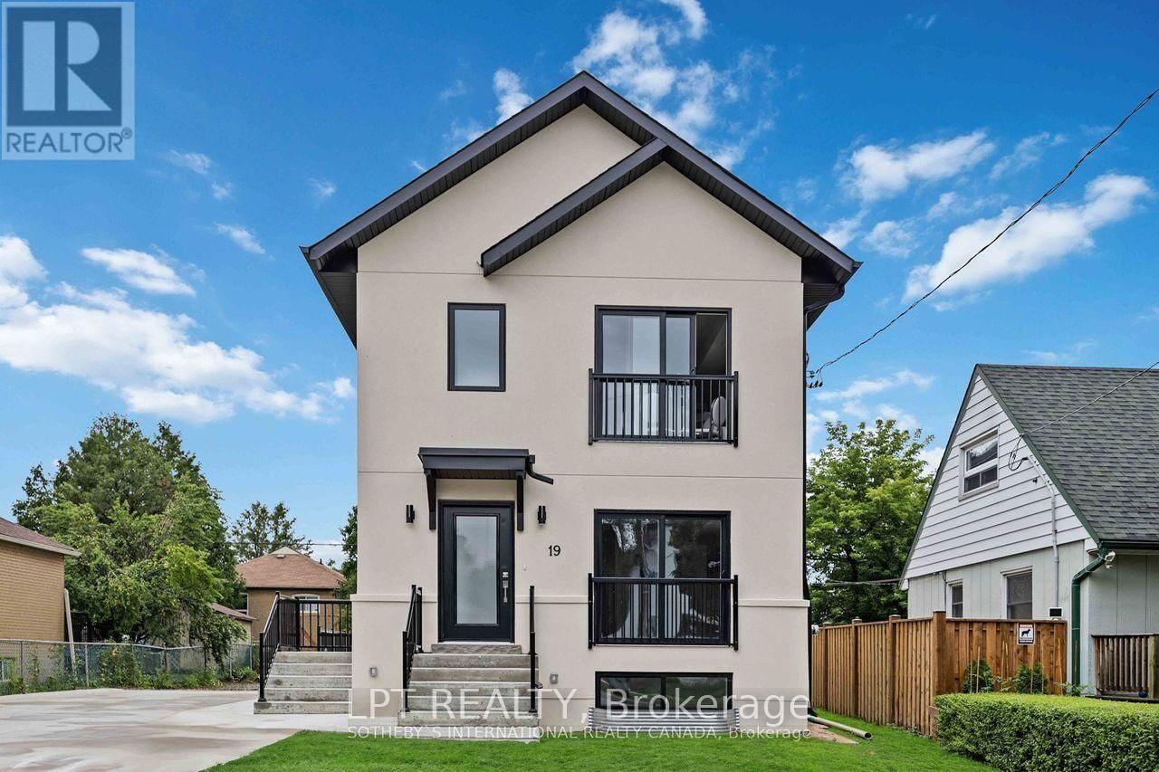 Property Photo:  19 Hatfield Crescent 3  ON M9W 3R7 