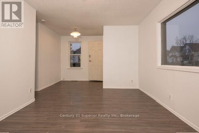 Property Photo:  301 Ogden Street  ON P7C 2N4 