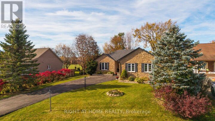 Property Photo:  21 Crescent Moon Lane  ON L0C 1G0 