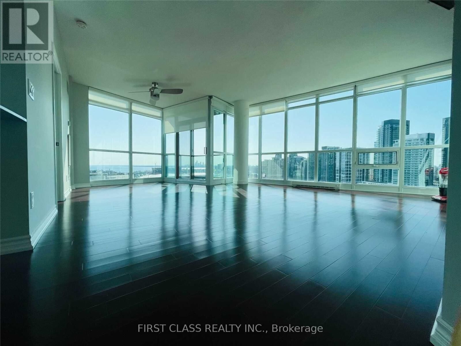 Property Photo:  231 Fort York Boulevard 2004  ON M5V 1B2 