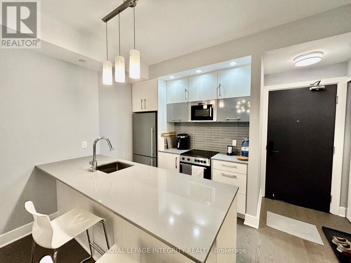 Property Photo: 255 Bay Street 506 ON K1R 0C5
