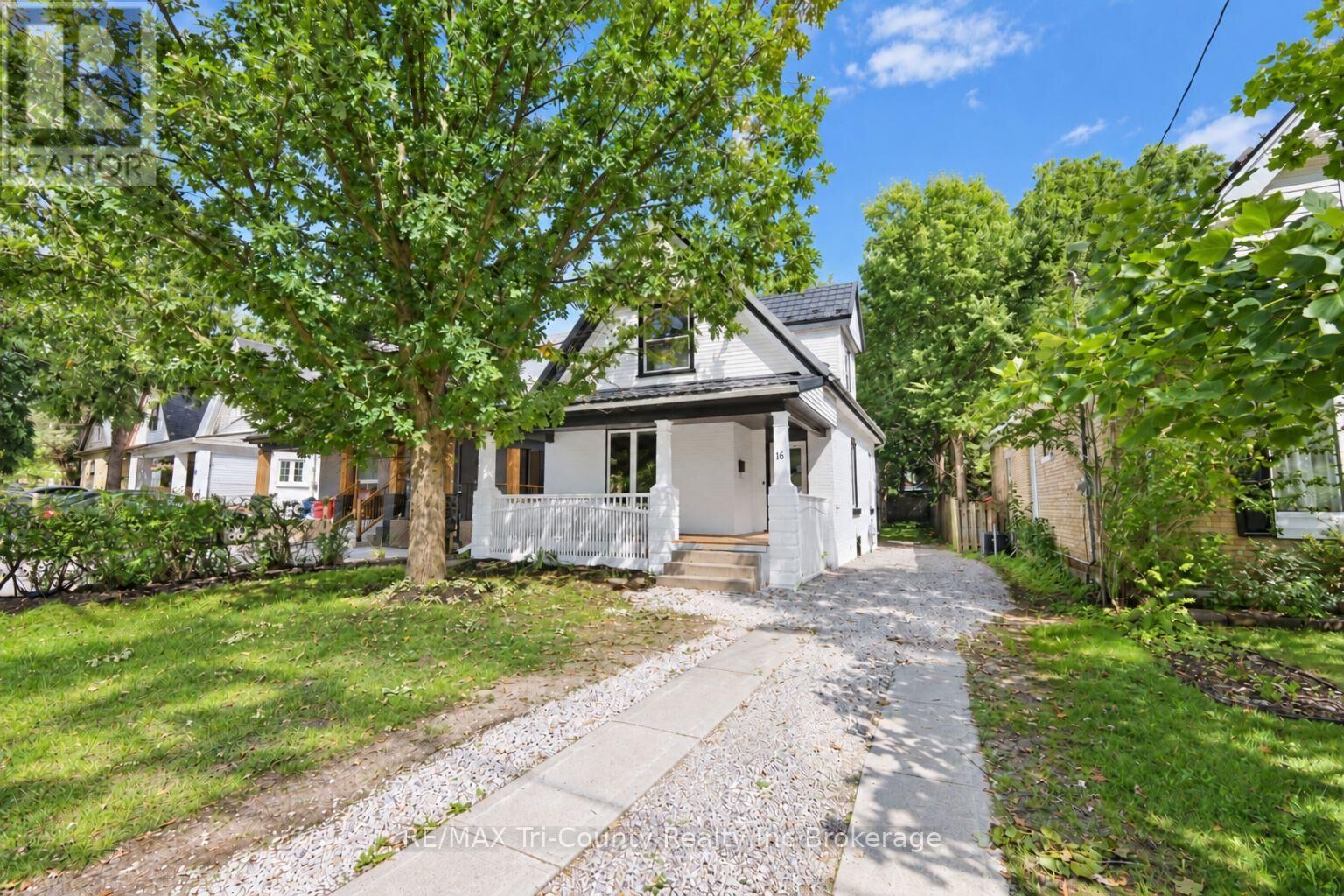 Property Photo:  16 Redan Street  ON N5Z 1Y8 