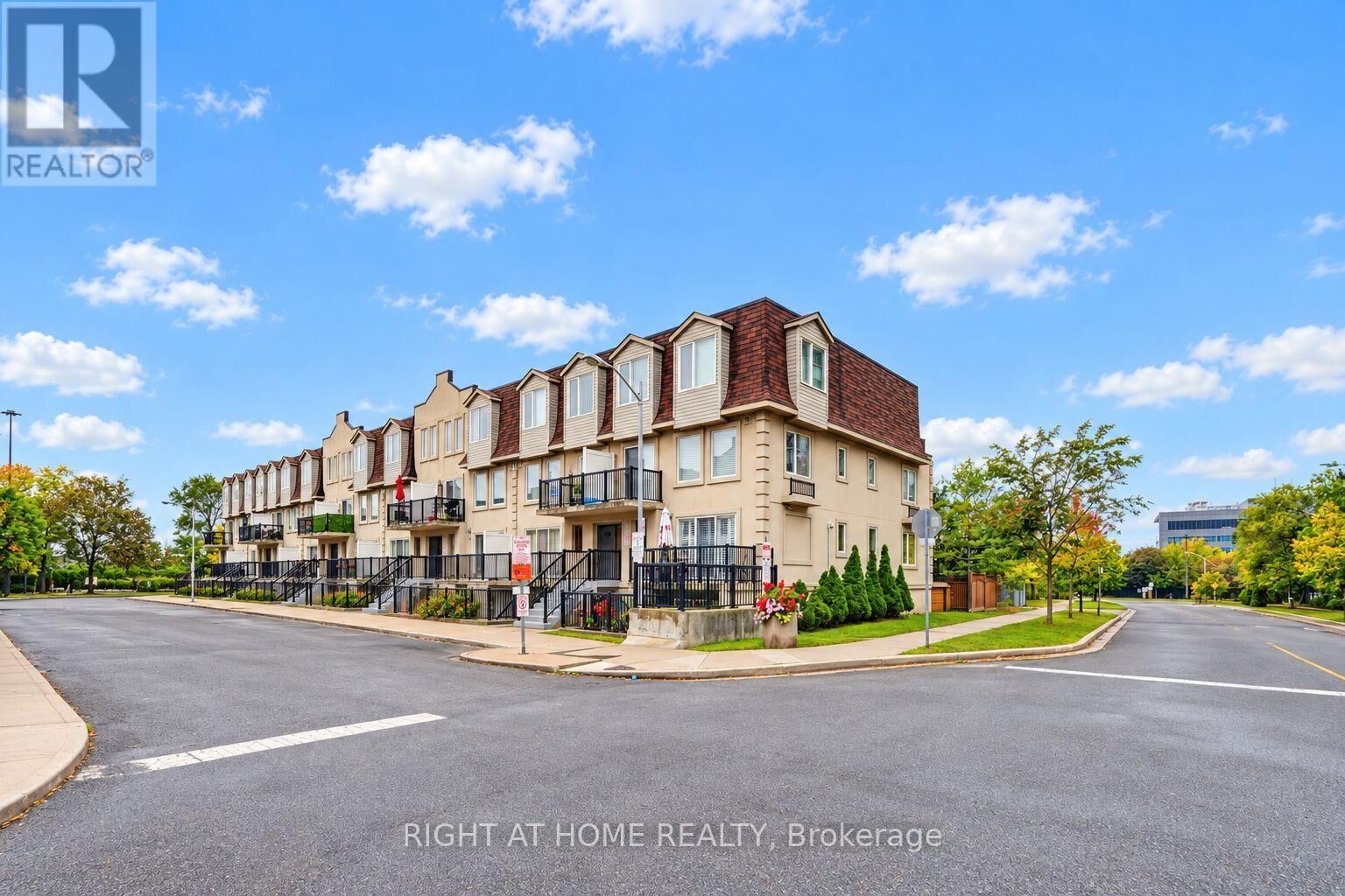 Property Photo: 55 George Appleton Way 2095 ON M3M 0A2