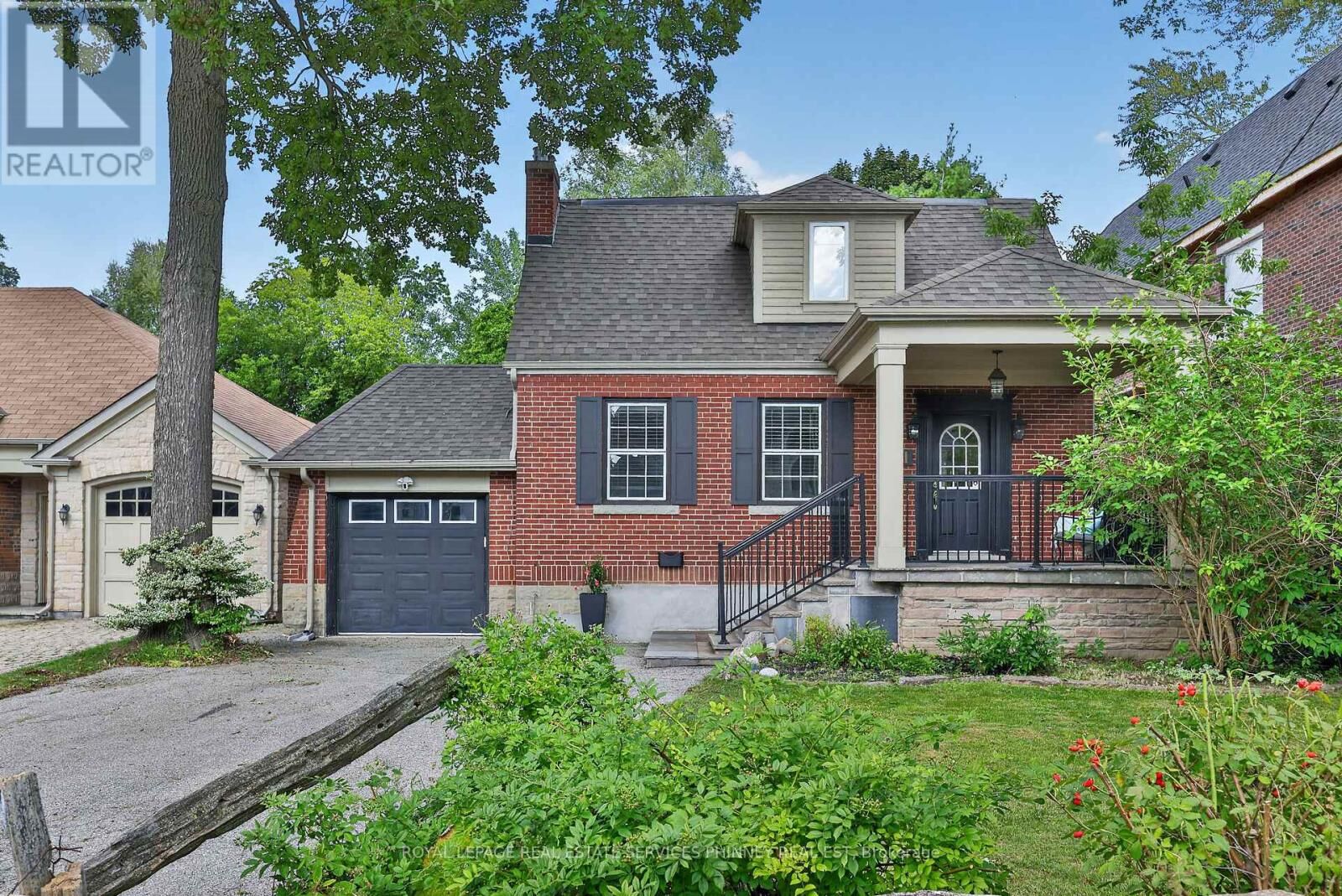 Property Photo:  21 Cumberland Drive  ON L5G 3M7 