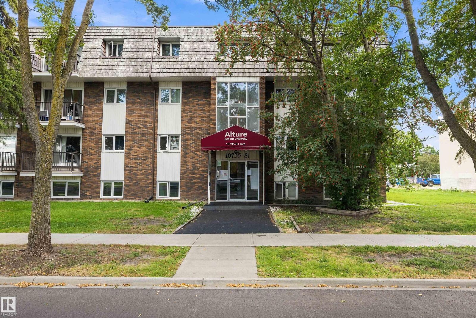 Property Photo:  10735 81 Avenue NW 303  AB T6E 1Y2 