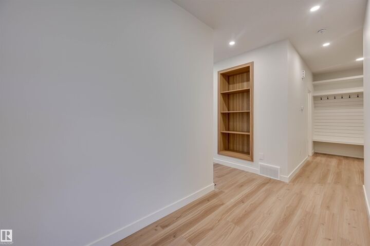 Property Photo: 1 Owl Rdige Close AB T8L 1Y4