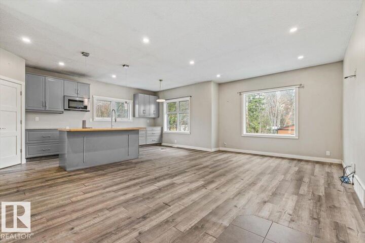 Property Photo:  304 55230 Rge Rd 10  AB T8R 0K4 