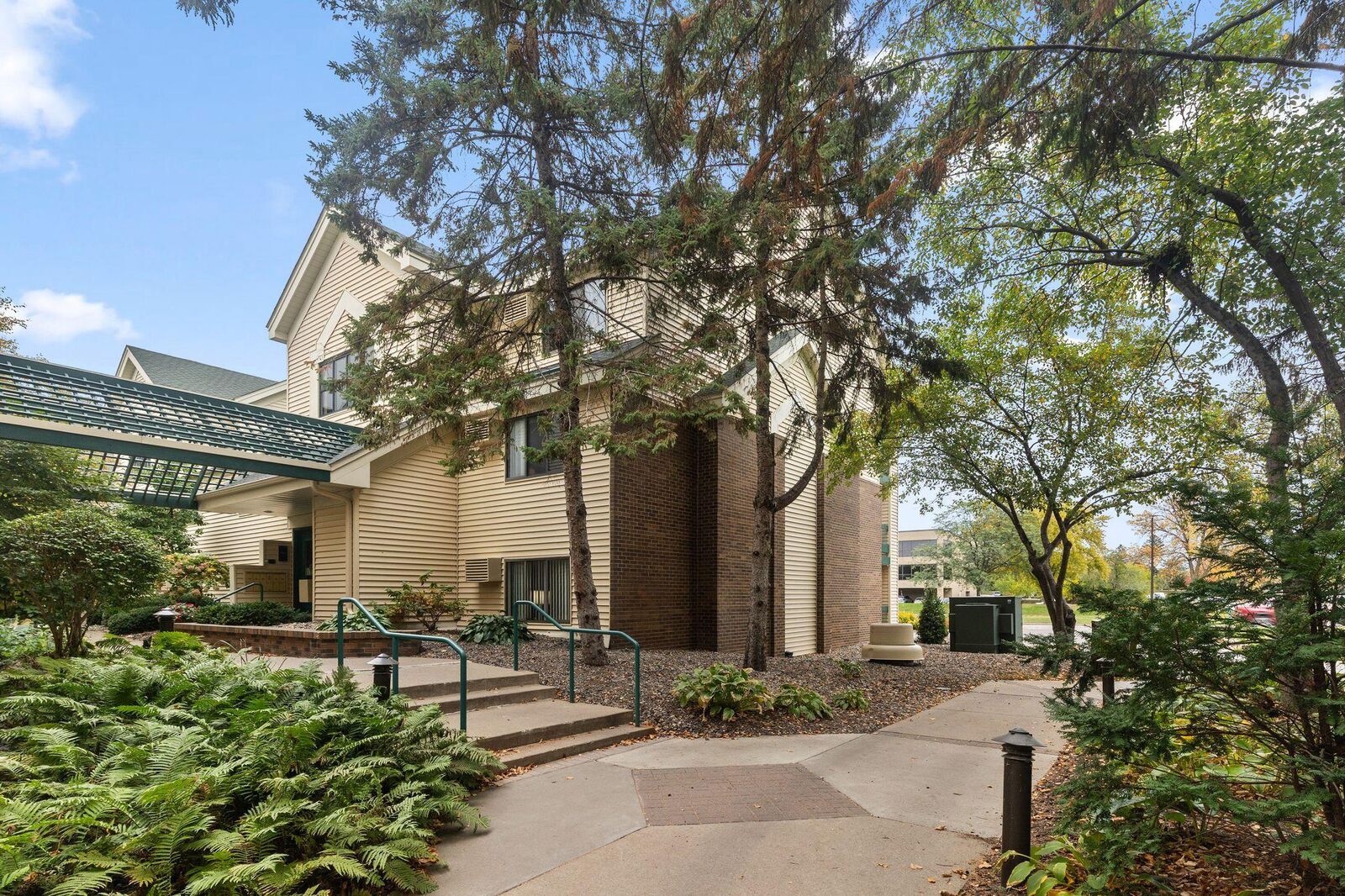 Property Photo: 7602 York Avenue S MN 55435