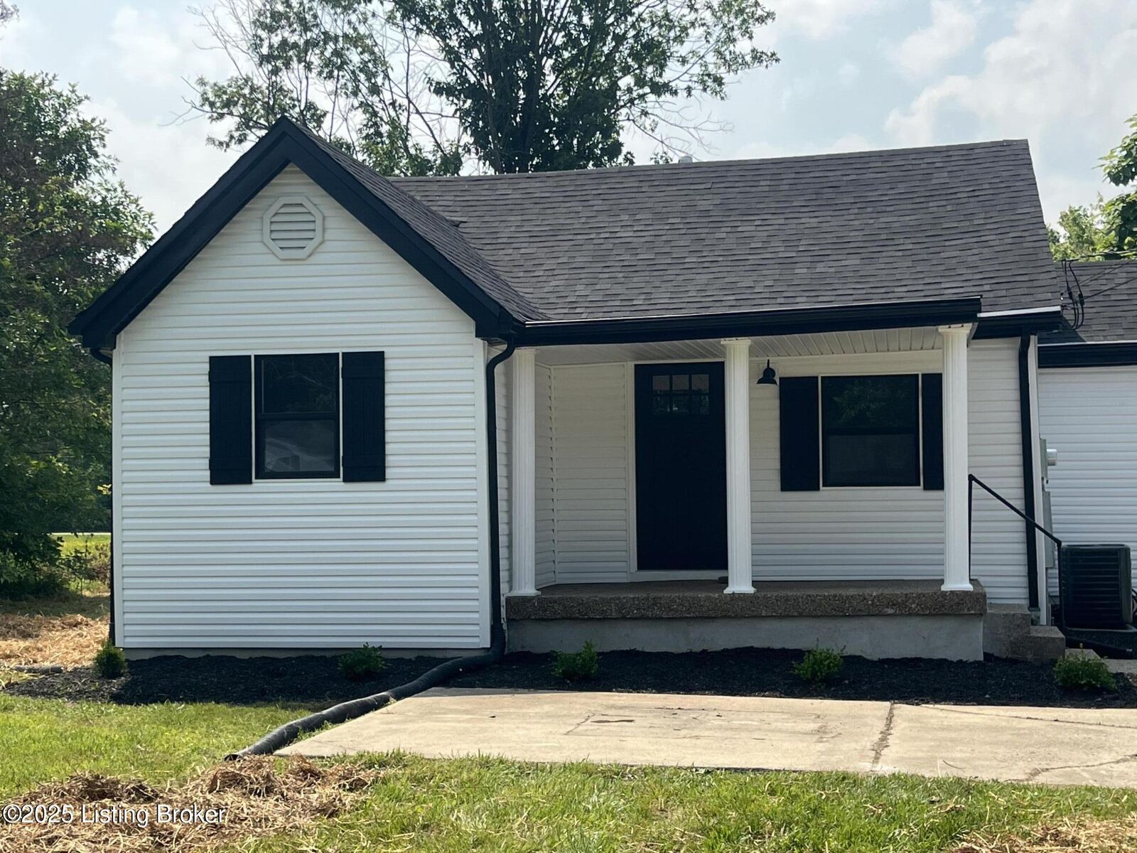 Property Photo:  195 6th Ave  KY 40165 