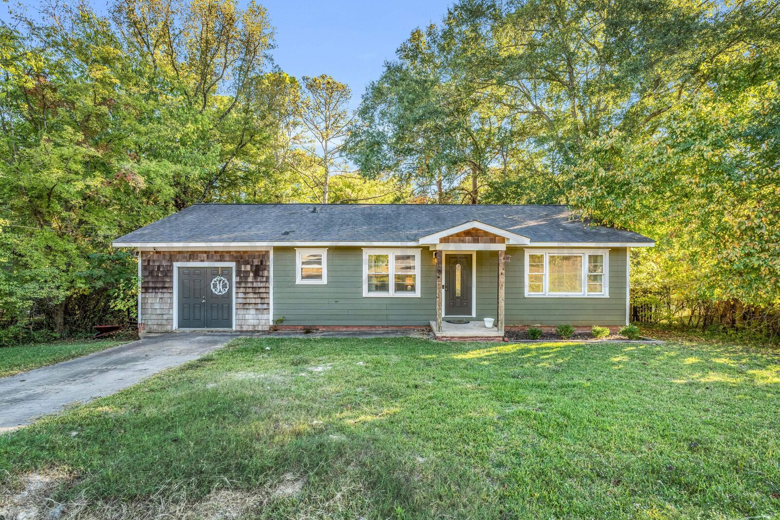 Property Photo:  104 Freeman Avenue  MS 39759 
