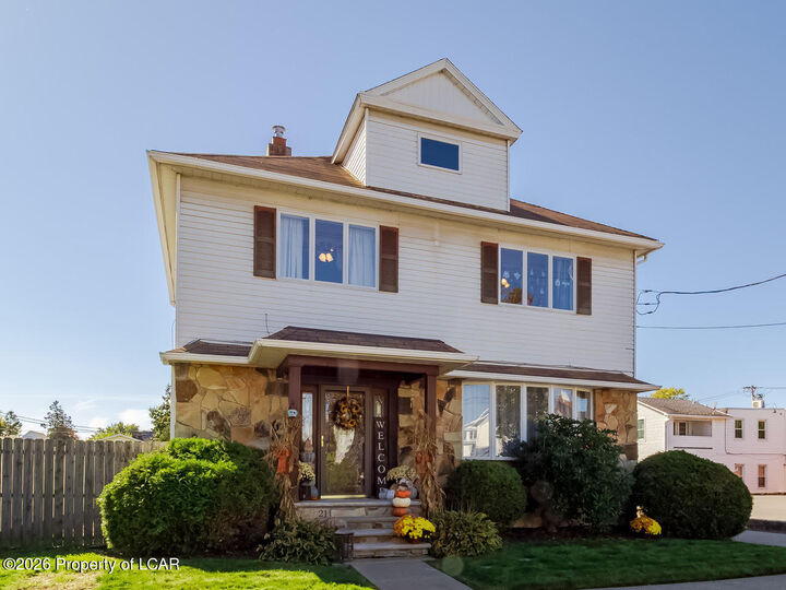 Property Photo: 21 E 6th Street PA 18644