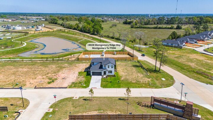 Property Photo: 19608 Montgomery Ridge Way TX 77316
