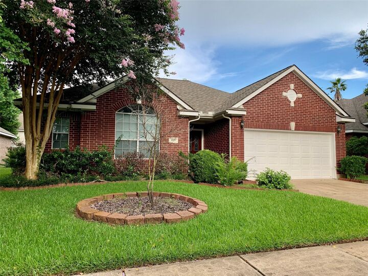 Property Photo: 1015 Tennyson Drive TX 77584