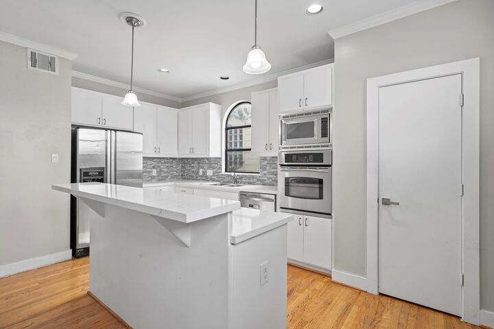Property Photo: 2154 Arabelle Street TX 77007