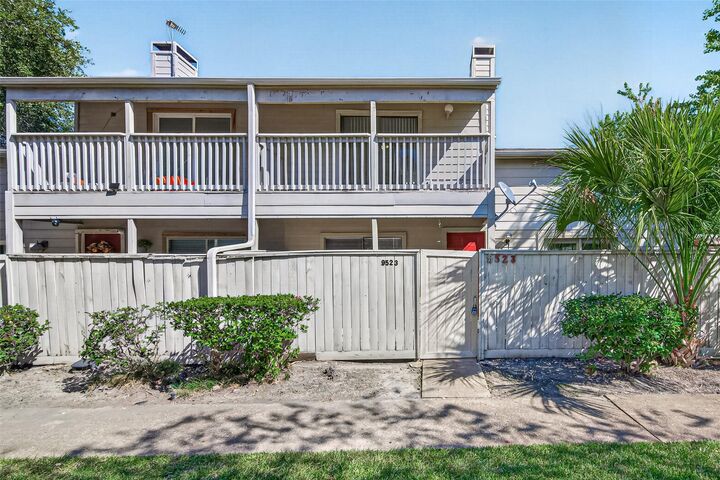 Property Photo:  9523 Pagewood Lane 9523  TX 77063 
