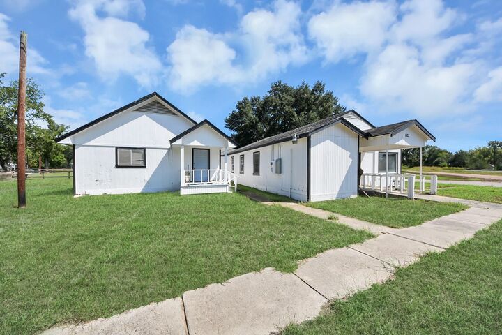 Property Photo: 803 Live Oak Street TX 77474