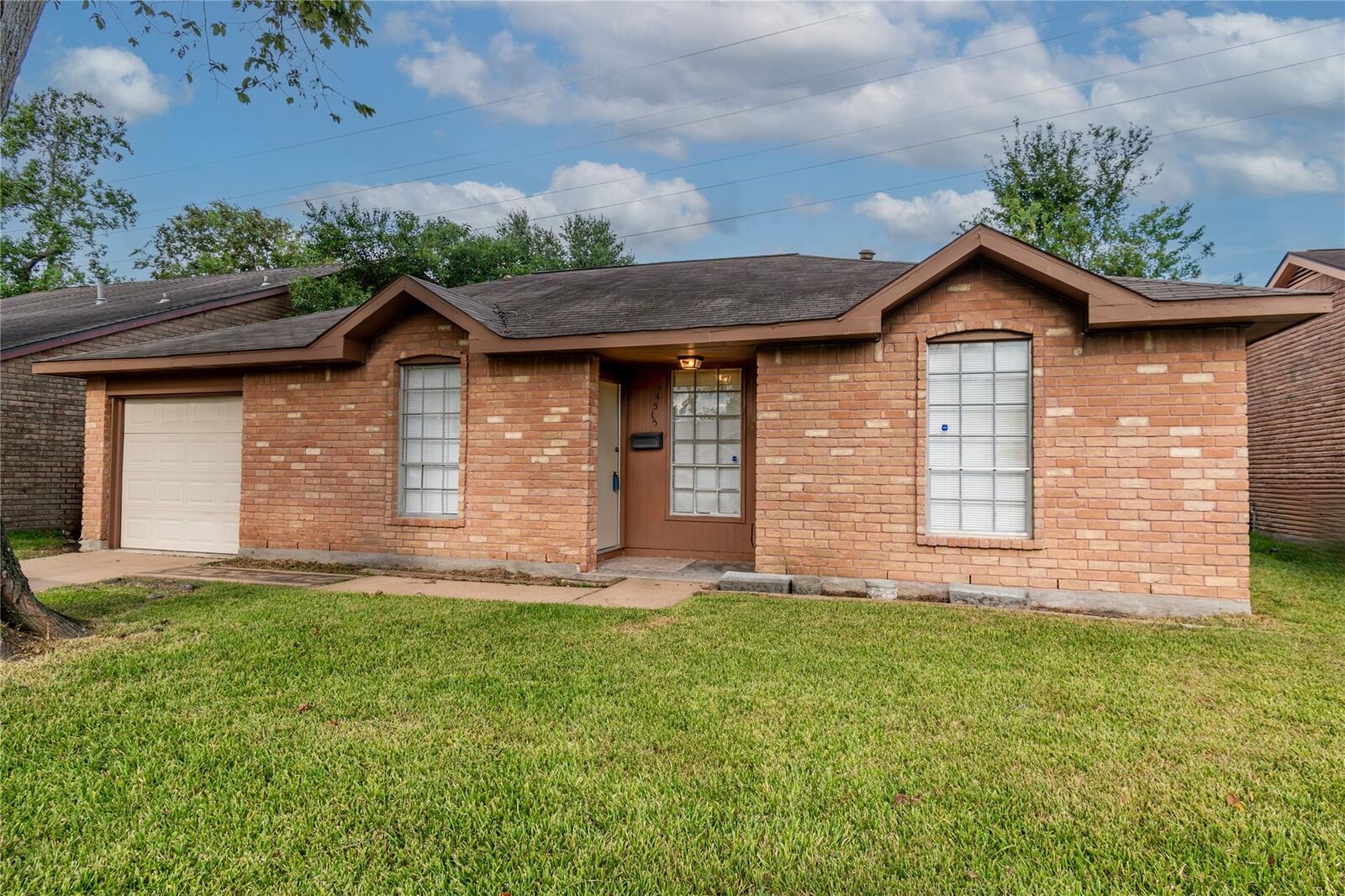 Property Photo: 14515 Essendine Lane TX 77045