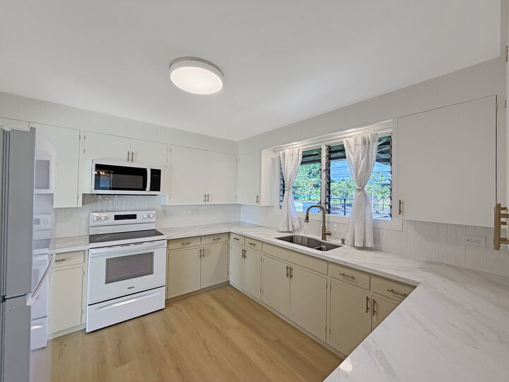 Property Photo:  681 Kawailani St  HI 96720 