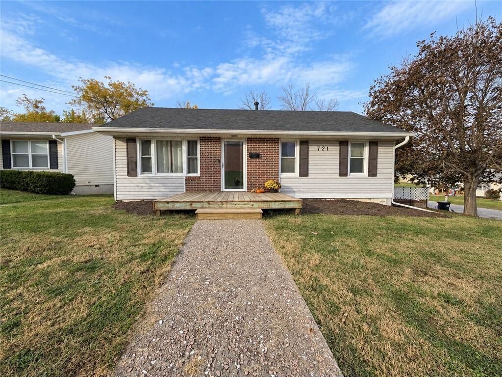 Property Photo:  721 E Thompson Street  MO 64468 
