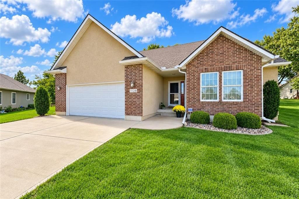 Property Photo: 1128 SW Hoke Court MO 64081