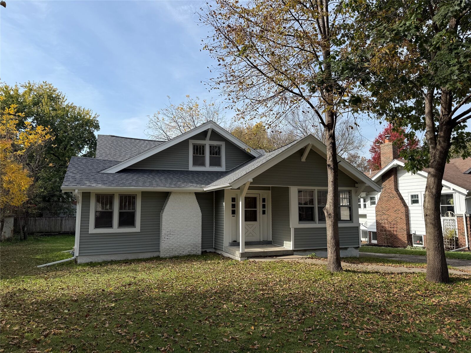 Property Photo: 1424 42nd Street IA 50311