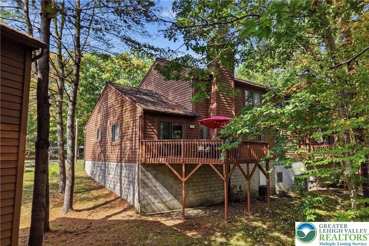 Property Photo: 602 Mountain View Way PA 18324