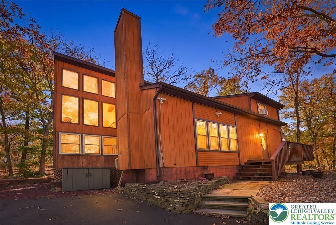 Property Photo: 122 Dover Drive PA 18324