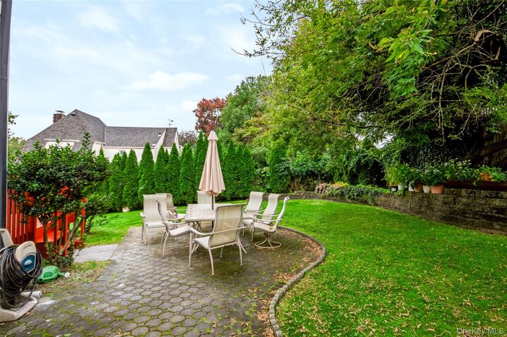 Property Photo:  27 Parkview Drive  NY 10708 