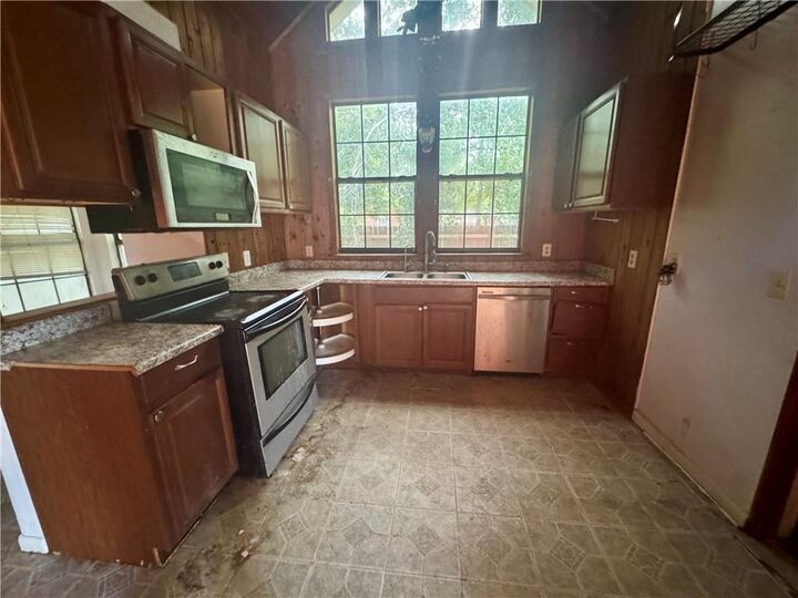 Property Photo:  200 5th Avenue  AL 36502 