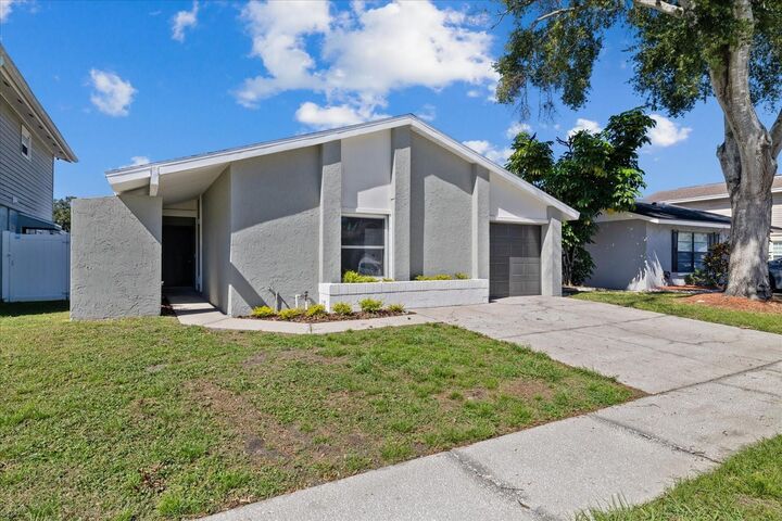 Property Photo:  10710 Key Lime Way  FL 33624 