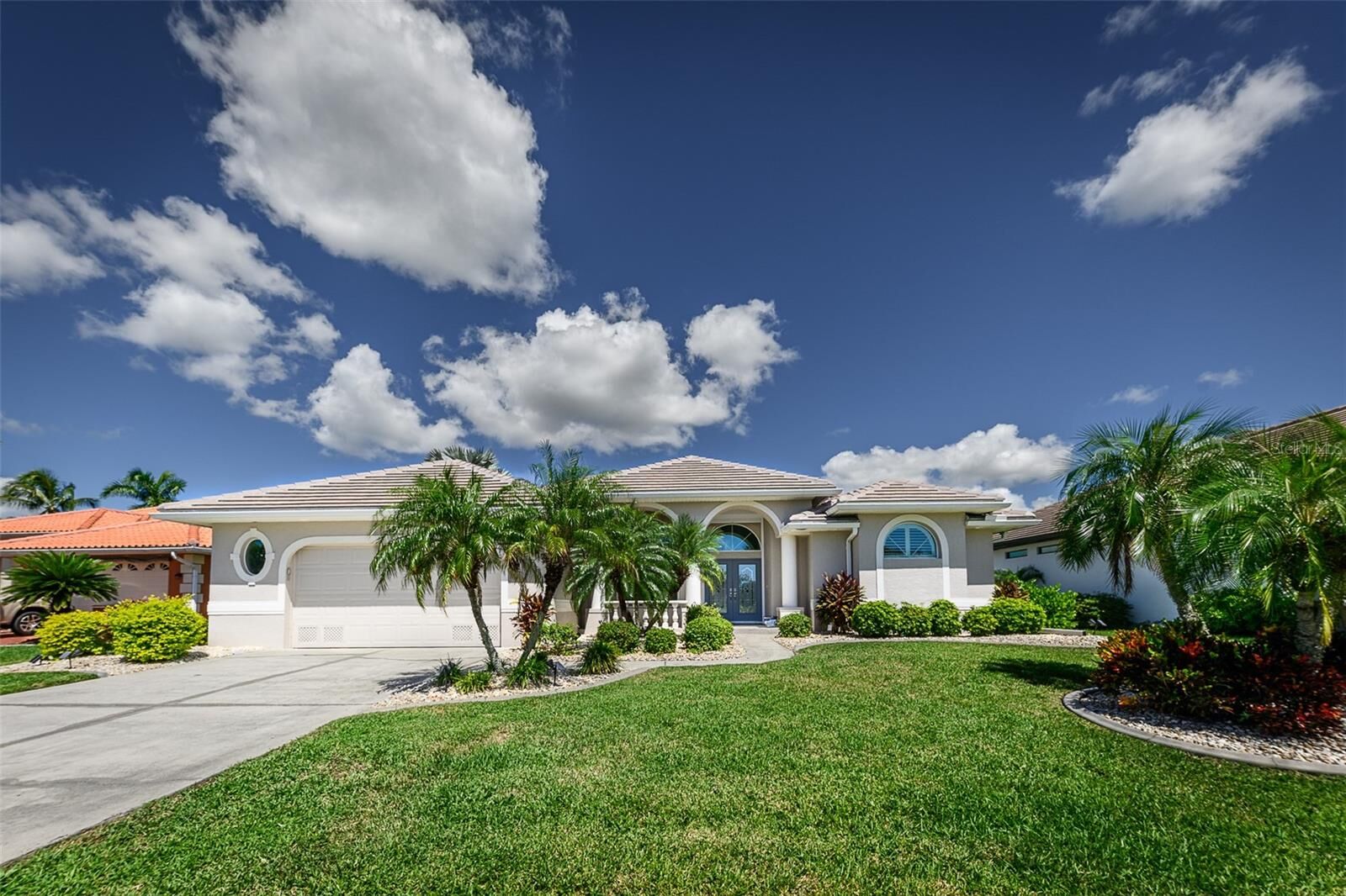 Property Photo:  566 Port Bendres Drive  FL 33950 