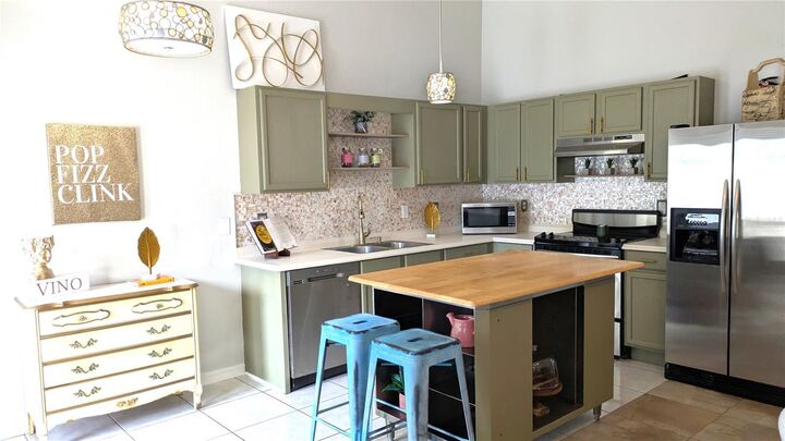 Property Photo:  812 37th Avenue S  FL 33705 