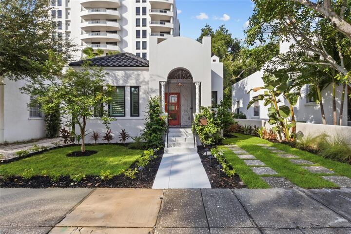 Property Photo:  410 Burns Court  FL 34236 