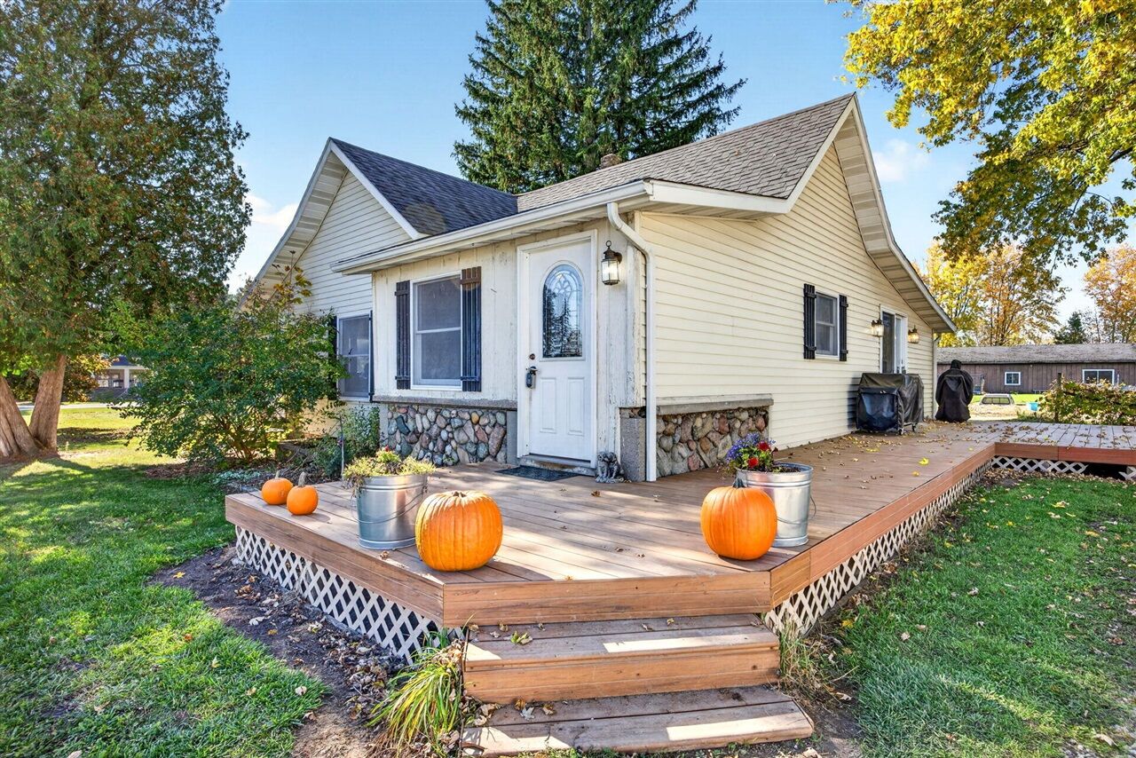 Property Photo:  3522 9 Mile Road  MI 49340-9788 