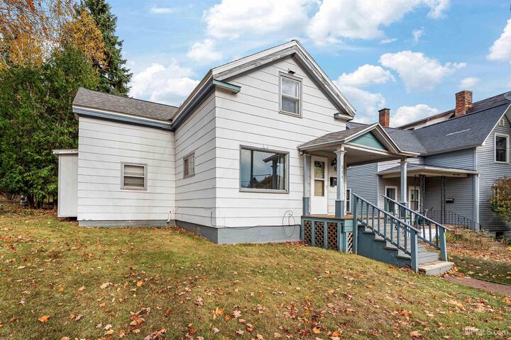 Property Photo: 834 W Bluff Street MI 49855