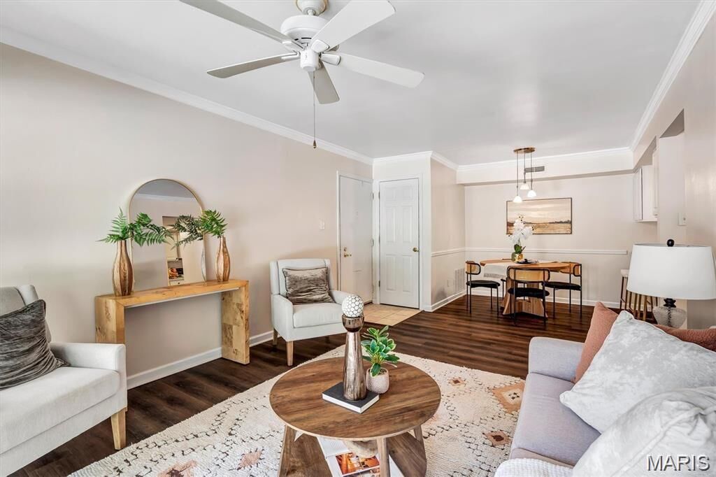 Property Photo: 425 S Geyer Road H MO 63122