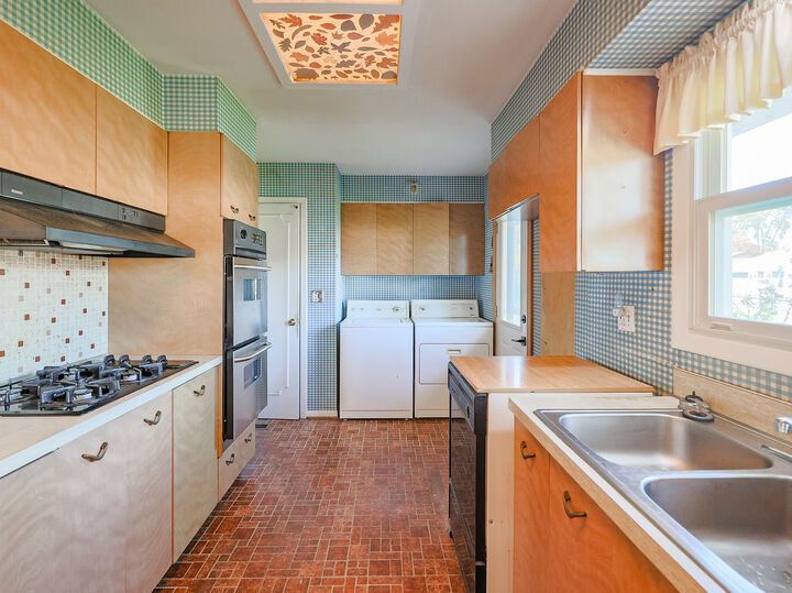 Property Photo: 660 Magnolia Lane IL 60007