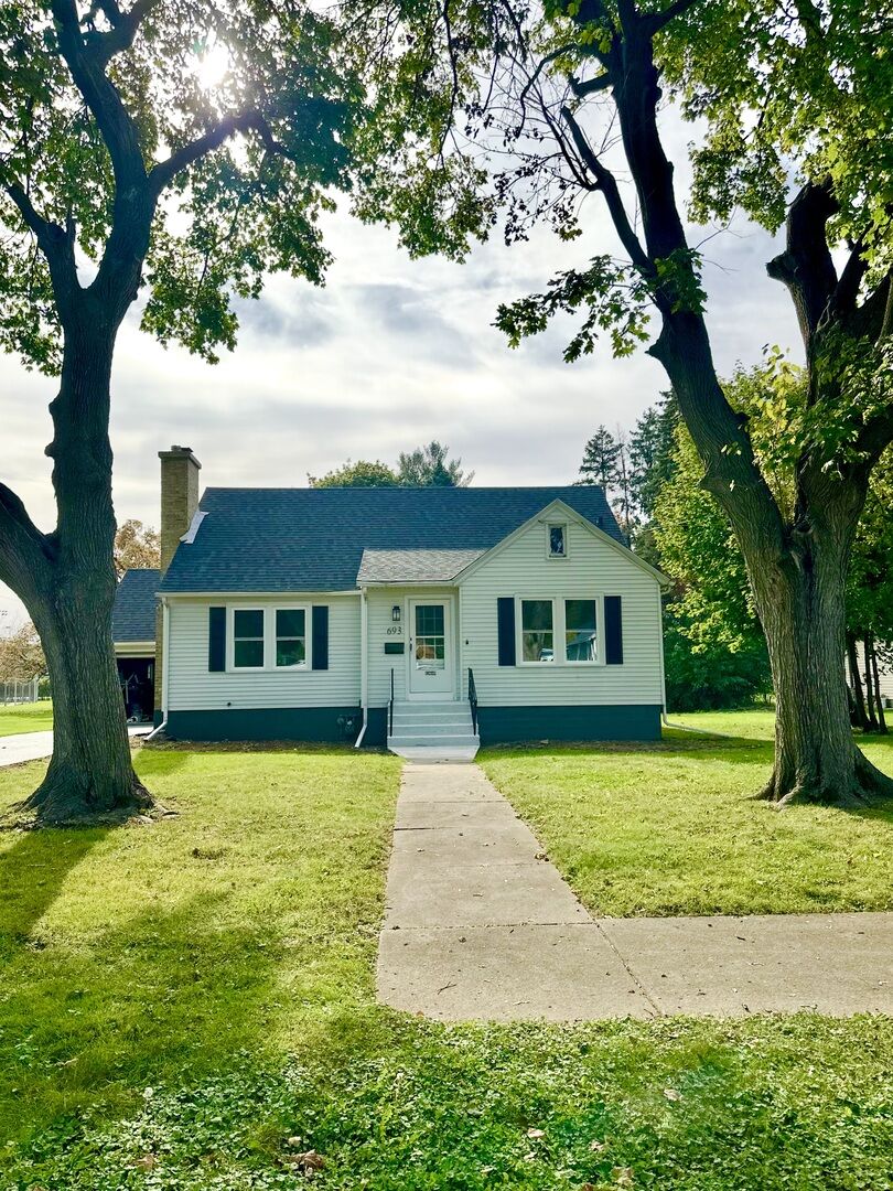 Property Photo: 693 Enterprise Street IL 60120