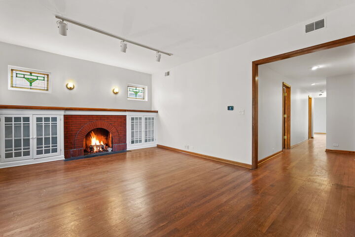 Property Photo:  933 W Ainslie Street 3E  IL 60640 