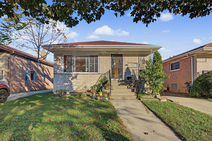 Property Photo:  445 Manistee Avenue  IL 60409 