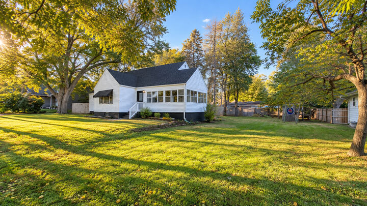 Property Photo: 1414 Yale Avenue IL 60099