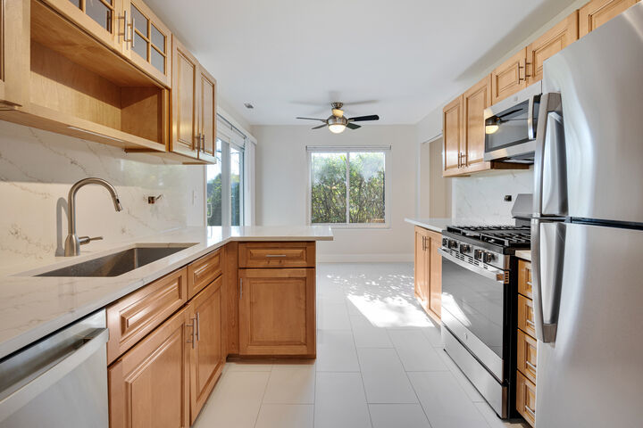 Property Photo: 1001 Yosemite Trail A1 IL 60172