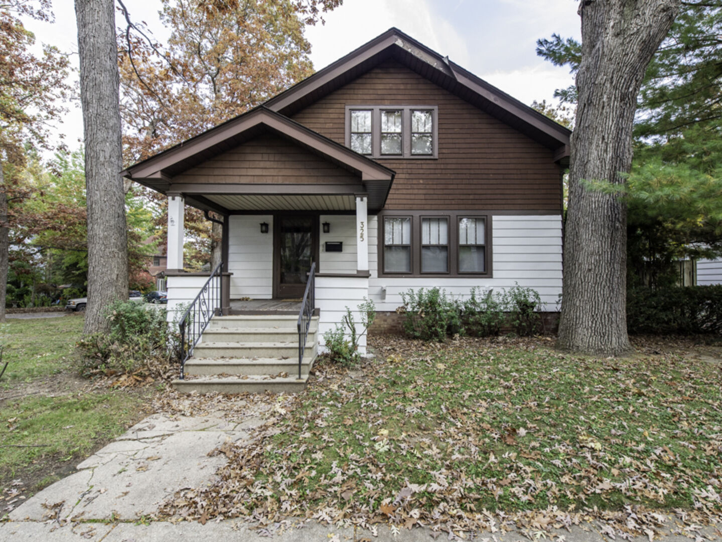 Property Photo:  325 N Jackson Street  IL 60085 