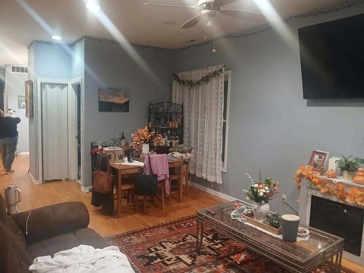 Property Photo:  4615 N Clark Street 2  IL 60640 