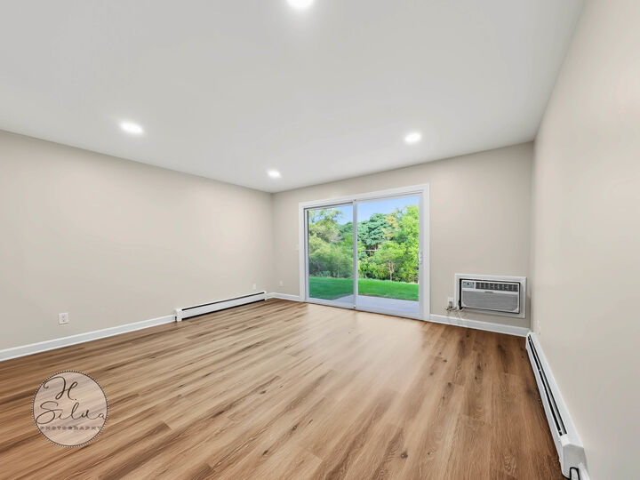Property Photo: 15 Arrowhead Drive 24 IL 60102