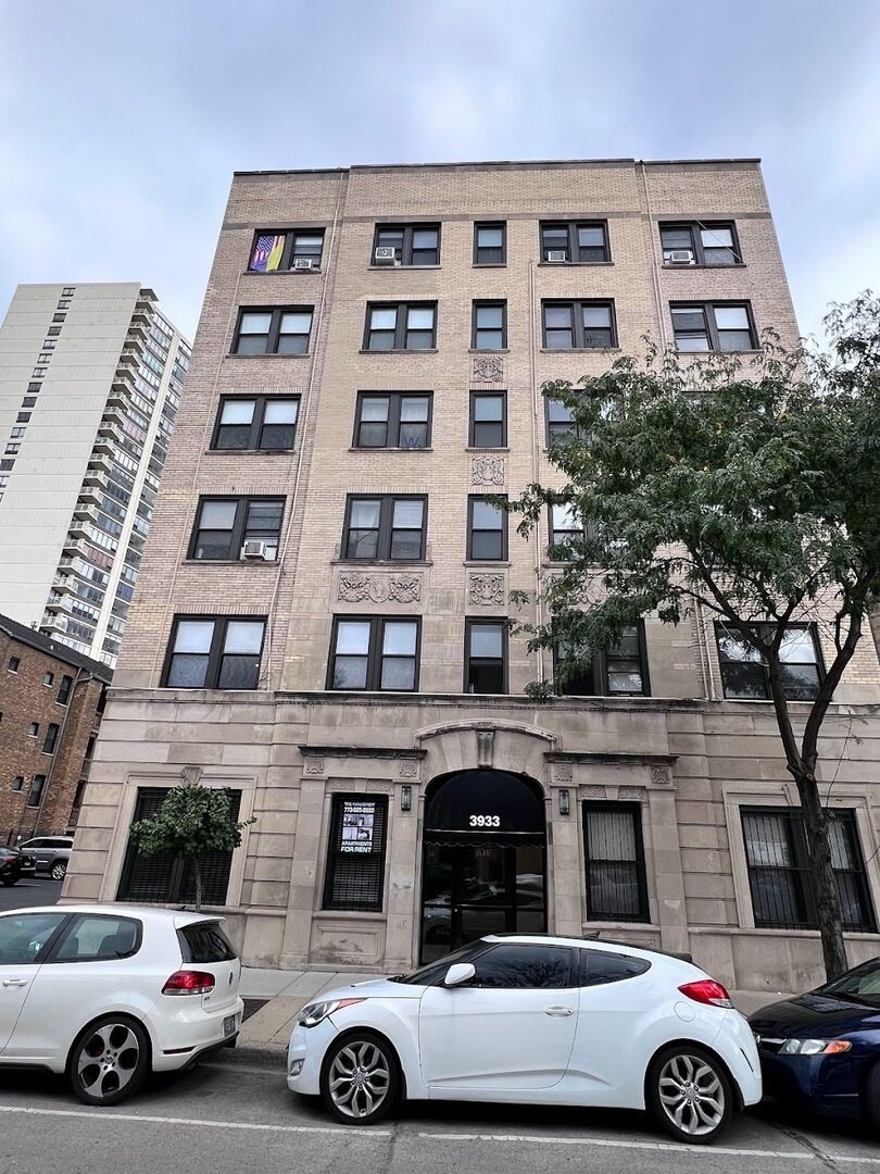 Property Photo:  3933 N Clarendon Avenue 701ph  IL 60613 